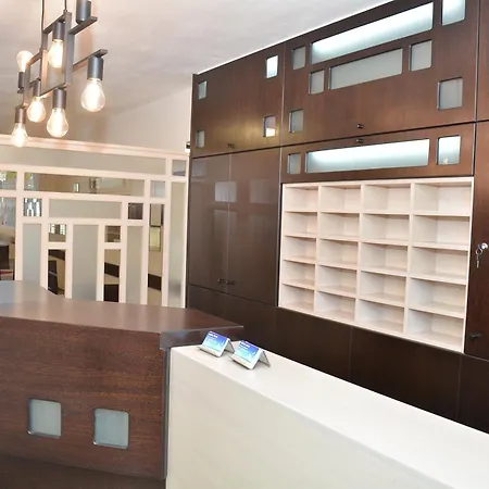 Paris מלון Paralía