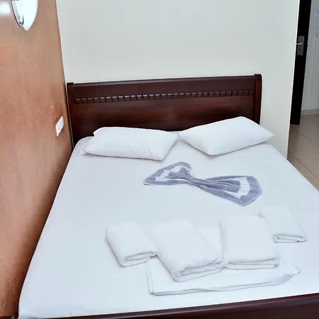 Paris Hotel 2*