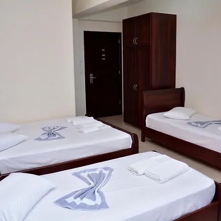 Paris Hotel 2*