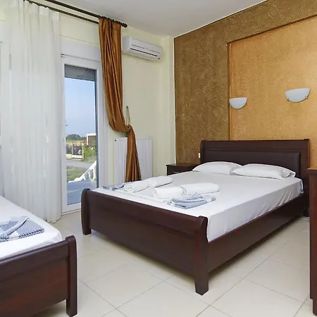 Paris فندق Paralía