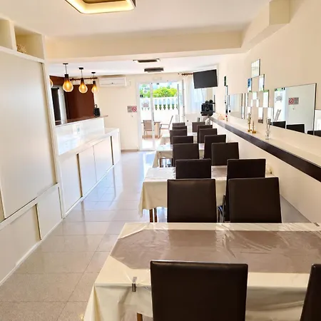 Paris Hotel 2*